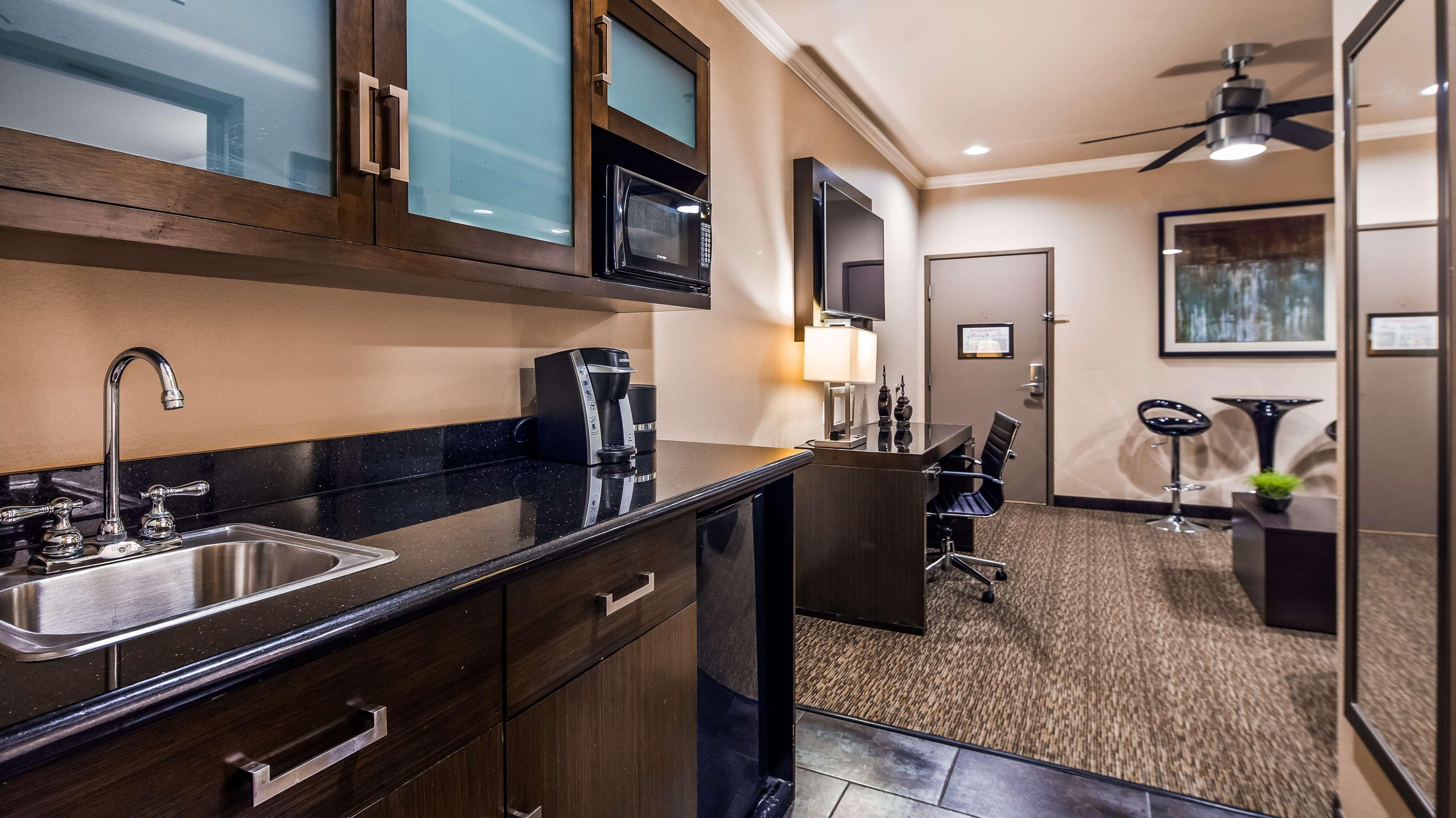 Best Western Premier Crown Chase Inn & Suites Denton Eksteriør bilde